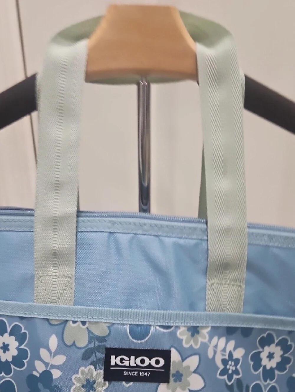 Igloo Light Blue Floral Insulated Tote with Mint Handles